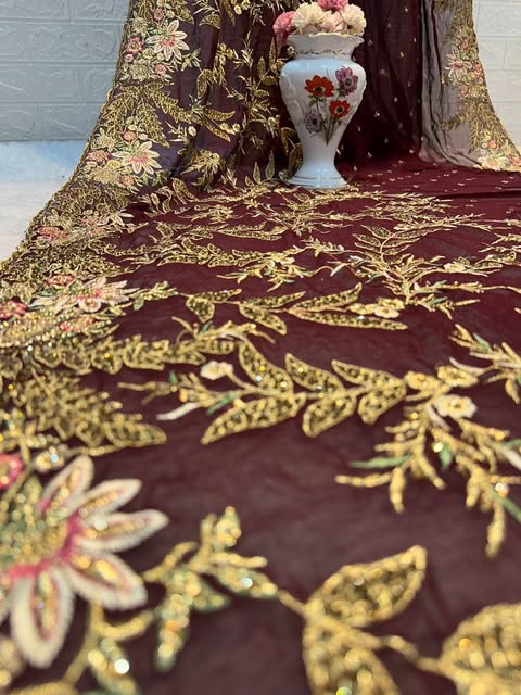 Zware saree met steentjes - bruin