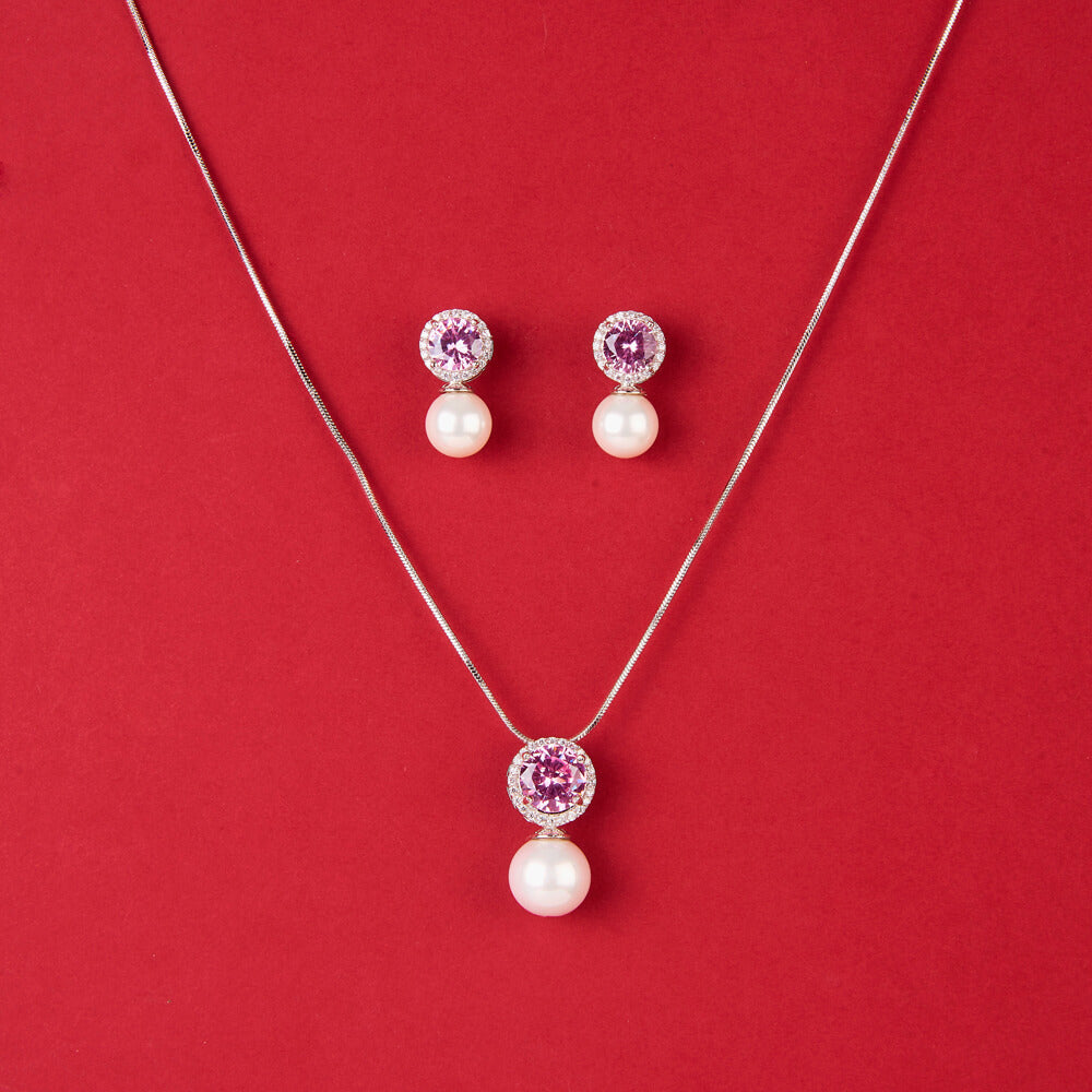 Delicate sieradenset met parel