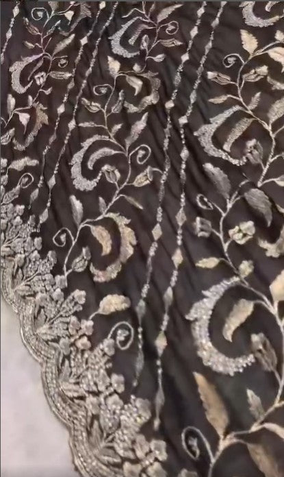 Zware saree met steentjes - zilver en gouden bewerking