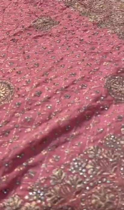 Roze steenwerk sareestof met strass steentjes