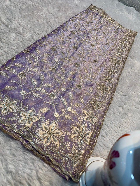 Lila kleurige saree met steentjes