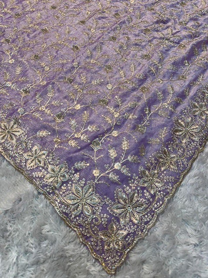 Lila kleurige saree met steentjes