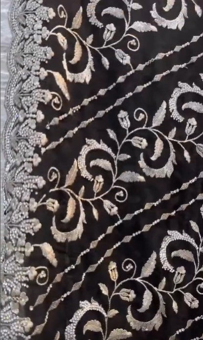 Zware saree met steentjes - zilver en gouden bewerking